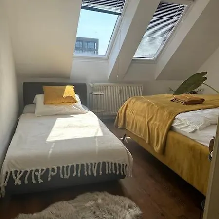 V Centre S Vyhladom Na Hrad A Parkovanim Lägenhet