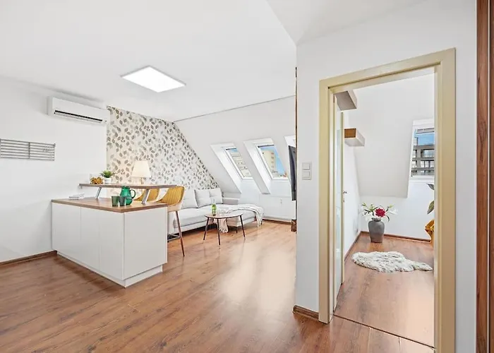 V Centre S Vyhladom Na Hrad A Parkovanim * Bratislava