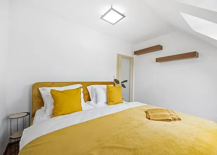 Appartement V Centre S Vyhladom Na Hrad A Parkovanim