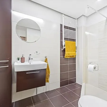 V Centre S Vyhladom Na Hrad A Parkovanim Lejlighed