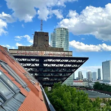 V Centre S Vyhladom Na Hrad A Parkovanim Lejlighed *