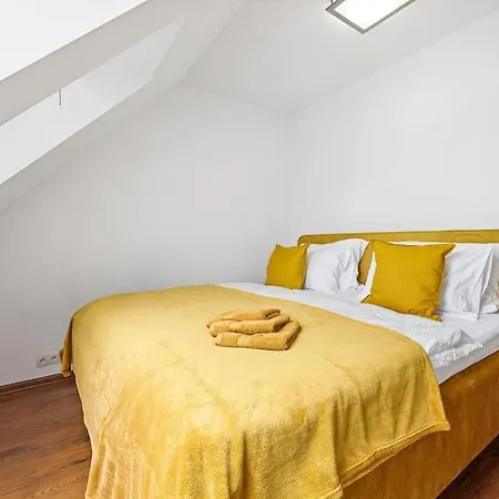 V Centre S Vyhladom Na Hrad A Parkovanim Apartment *