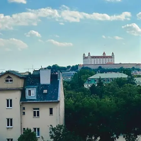 Apartment V Centre S Vyhladom Na Hrad A Parkovanim