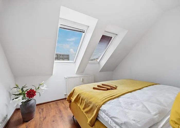 V Centre S Vyhladom Na Hrad A Parkovanim Bratislava