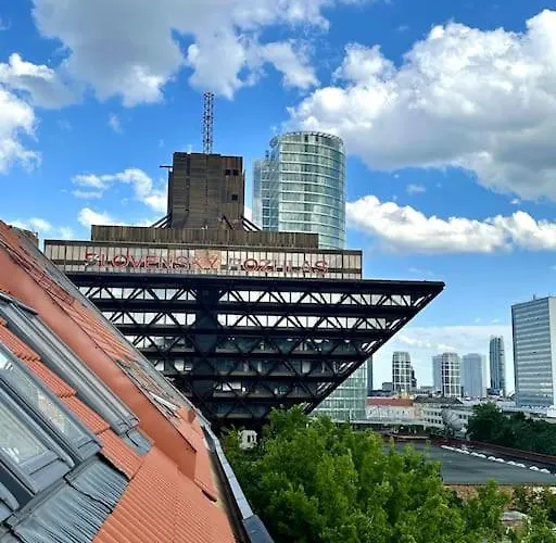 V Centre S Vyhladom Na Hrad A Parkovanim Appartement *