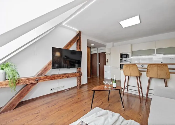 V Centre S Vyhladom Na Hrad A Parkovanim Appartement